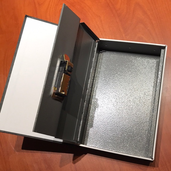 Dictionary Secret Safe - Picture 6 of 7
